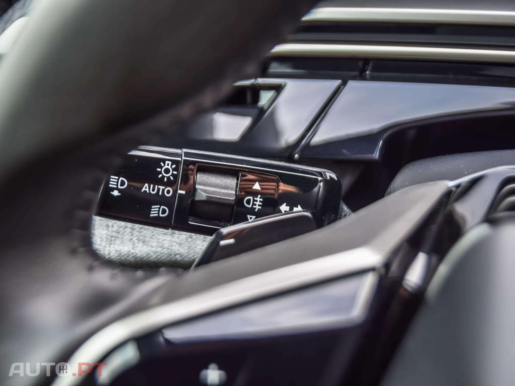 Peugeot 3008 1.2 Hybrid Allure e-DCS6