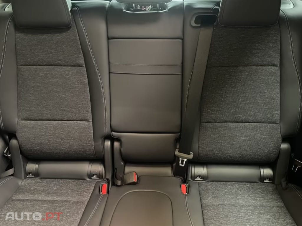 Mercedes-Benz GLB 250 PROGRESSIVE NIGHT I.V.A DEDUTIVEL