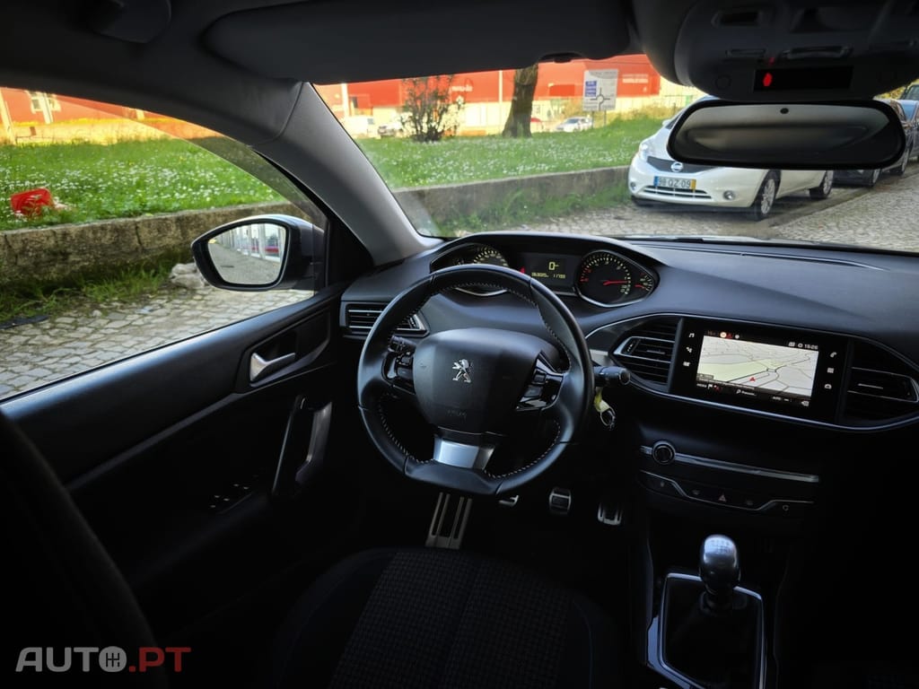 Peugeot 308 1.5 BlueHDi Style J17