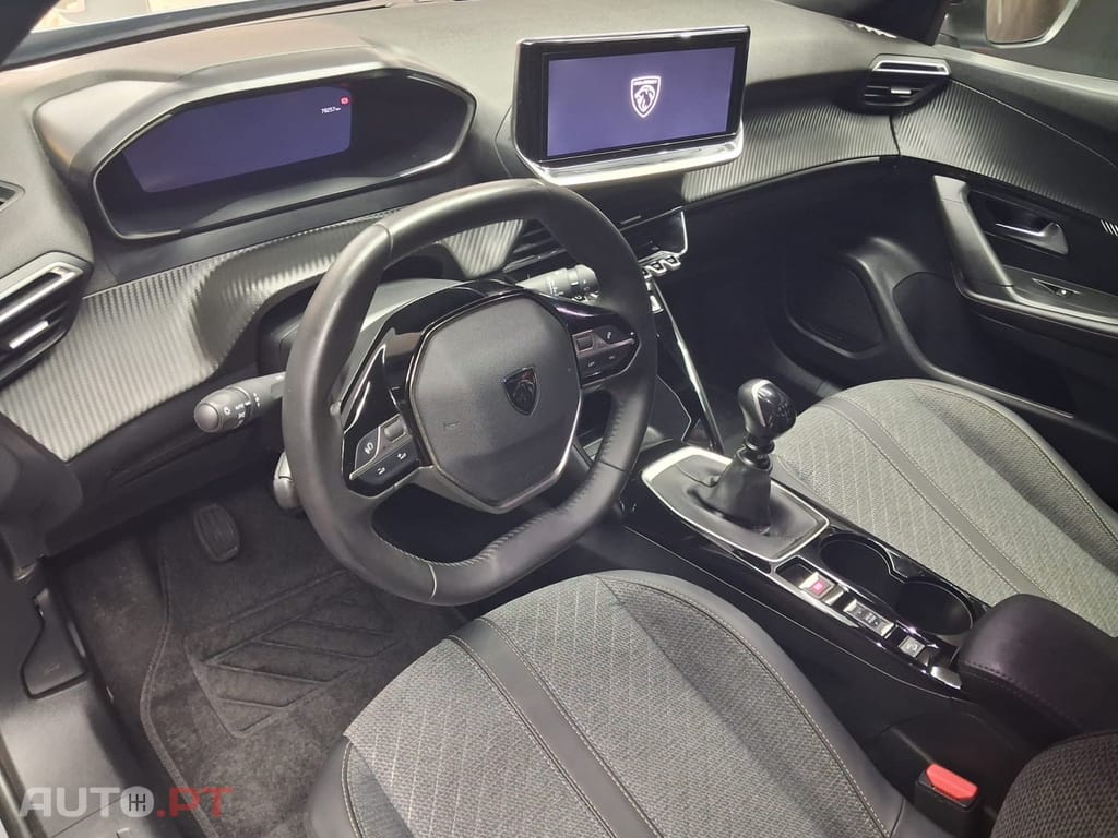 Peugeot 2008 1.2 PureTech Allure Pack — fotografia 9
