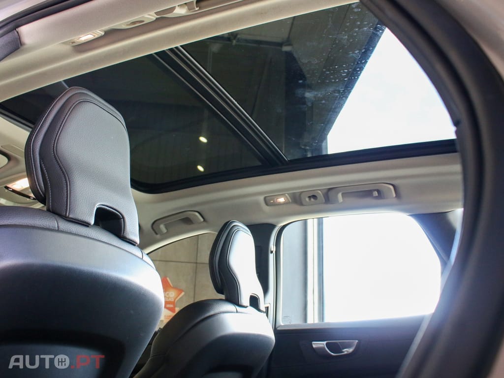 Volvo XC60 2.0 T6 PHEV Plus Dark AWD