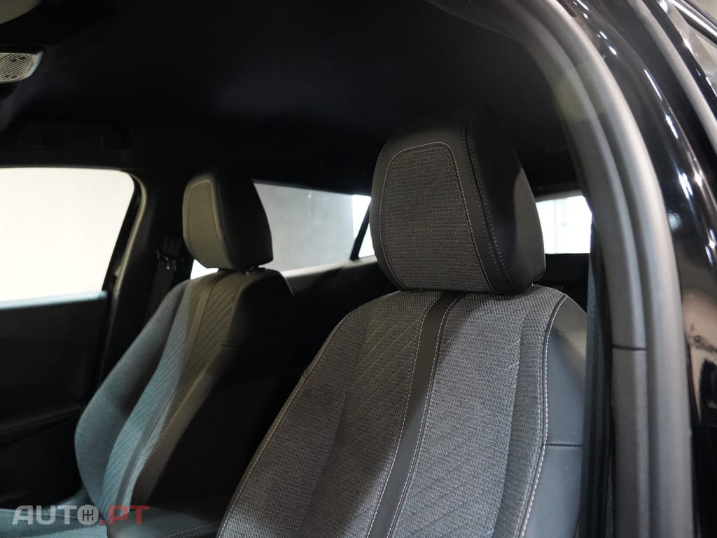 Peugeot 2008 1.2 Hybrid Allure e-DCS6