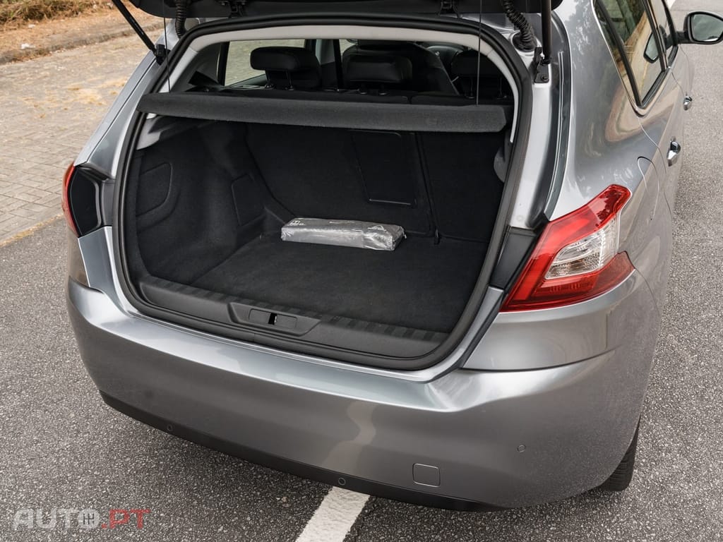 Peugeot 308 1.2 PureTech Allure J17