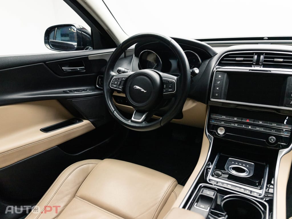 Jaguar XE 2.0 D Prestige Aut.