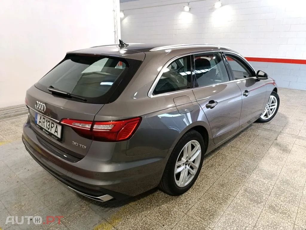 Audi A4 Avant 30 TDI S tronic