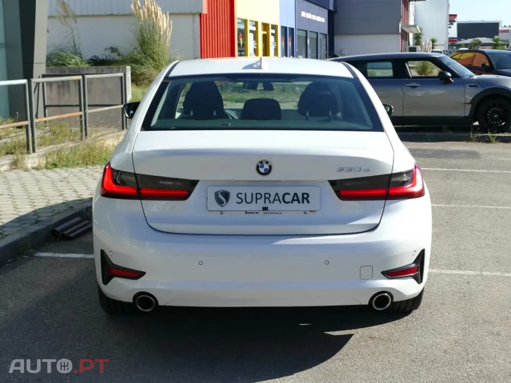 BMW 330 e iPerformance Advantage