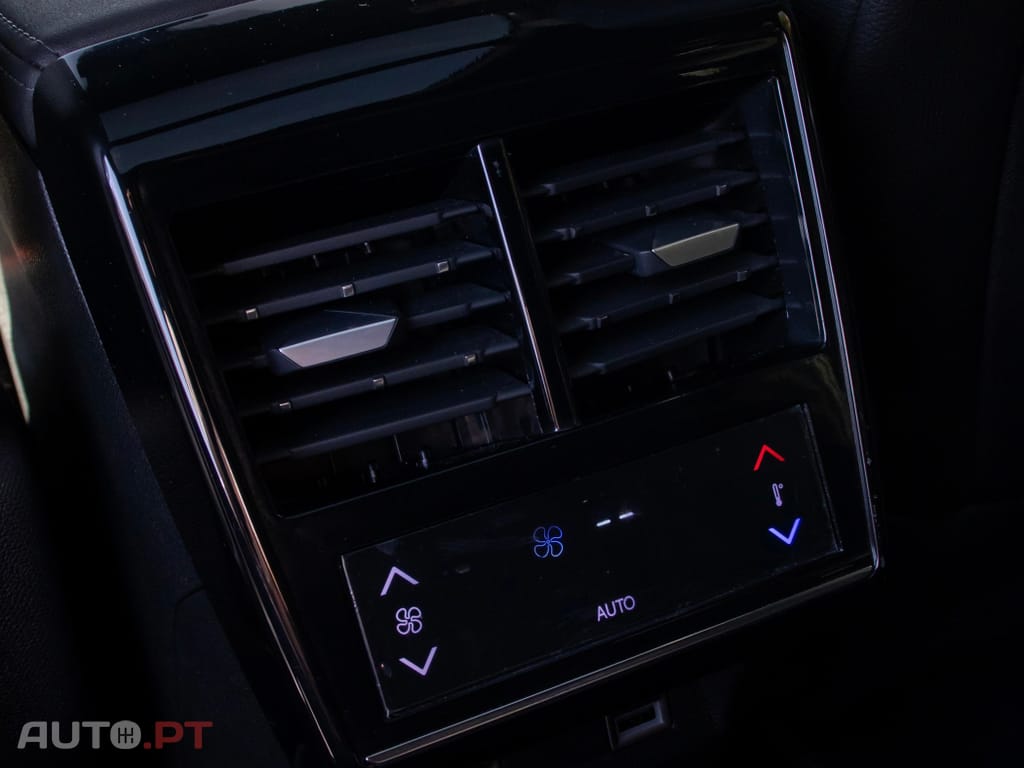 DS DS7 Crossback E-Tense Performance Line EAT8