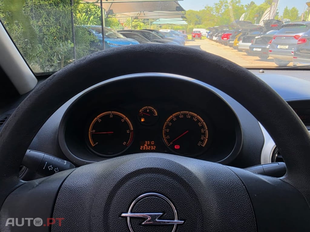 Opel Corsa 1.3 CDTi Van — fotografia 13