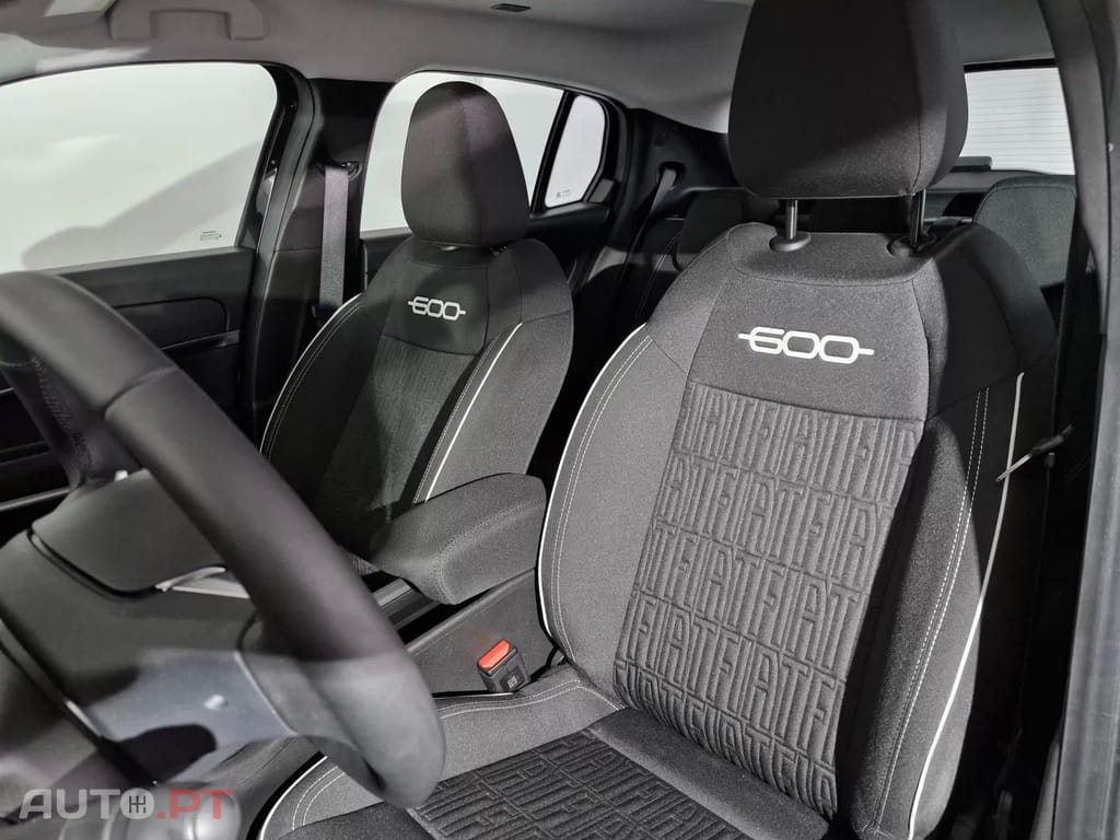 Fiat 600e 54 kWh (RED)