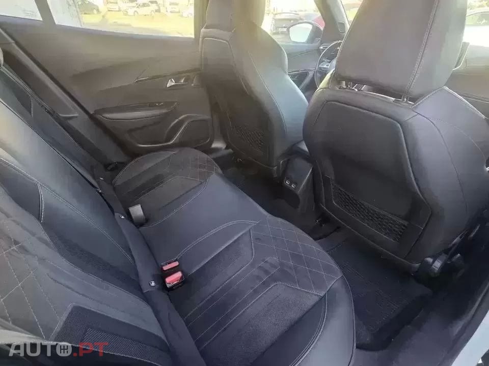 Peugeot E-2008 GT Pack