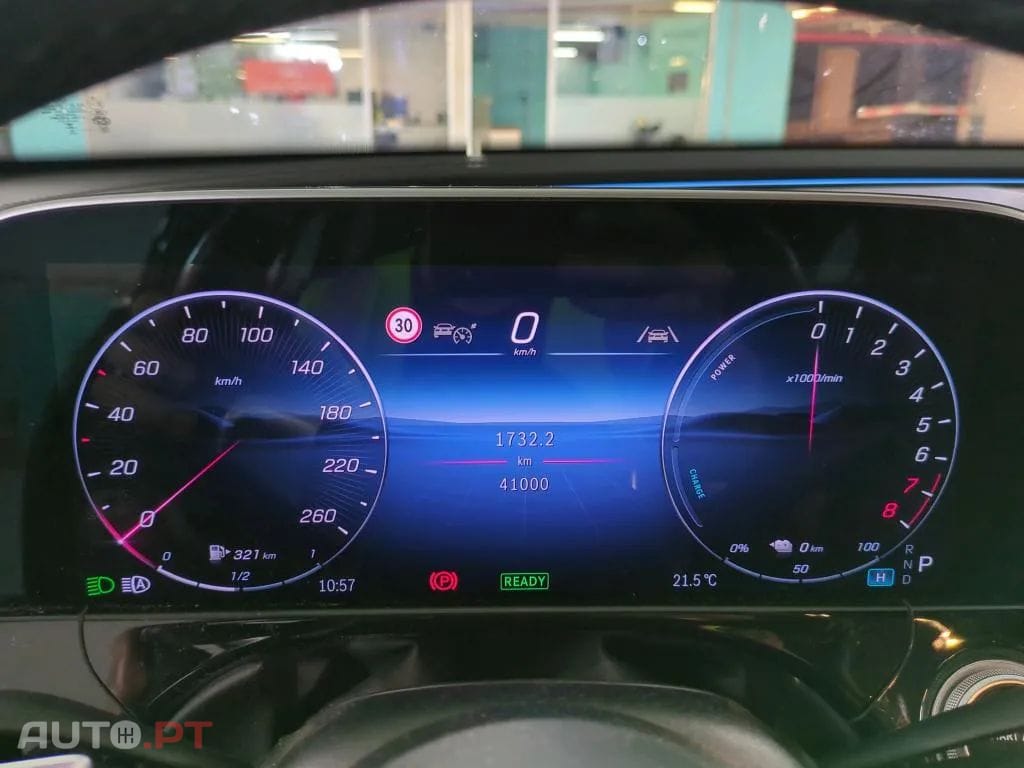 Mercedes-Benz E 300 Standard