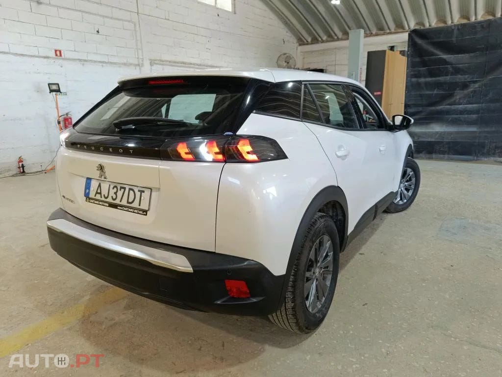 Peugeot E-2008 50 kWh Active Pack