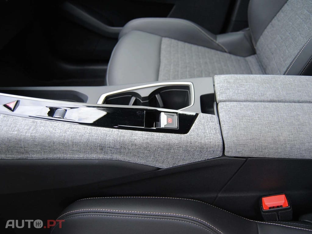 Peugeot 3008 1.2 Hybrid Allure e-DCS6