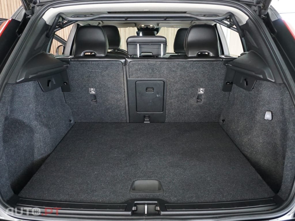 Volvo XC40 T2 Momentum Pro