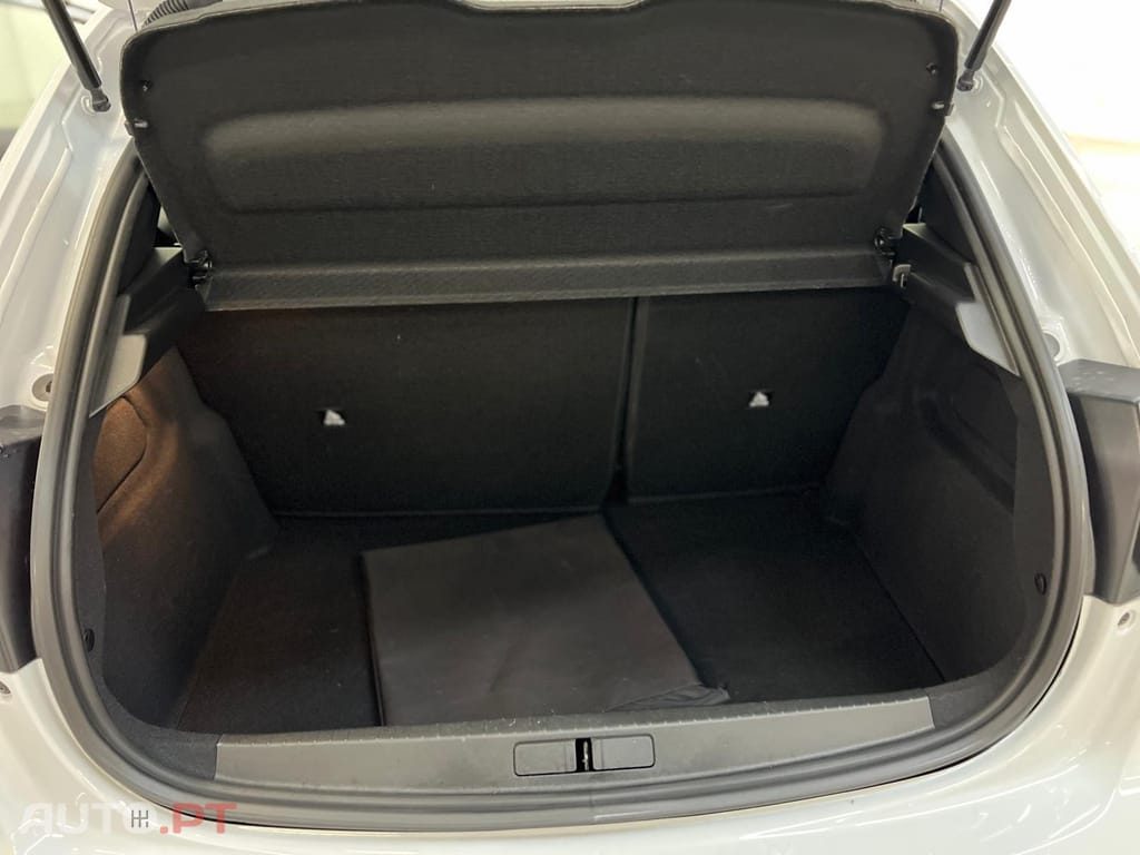 Peugeot E-208 50 kWh Style