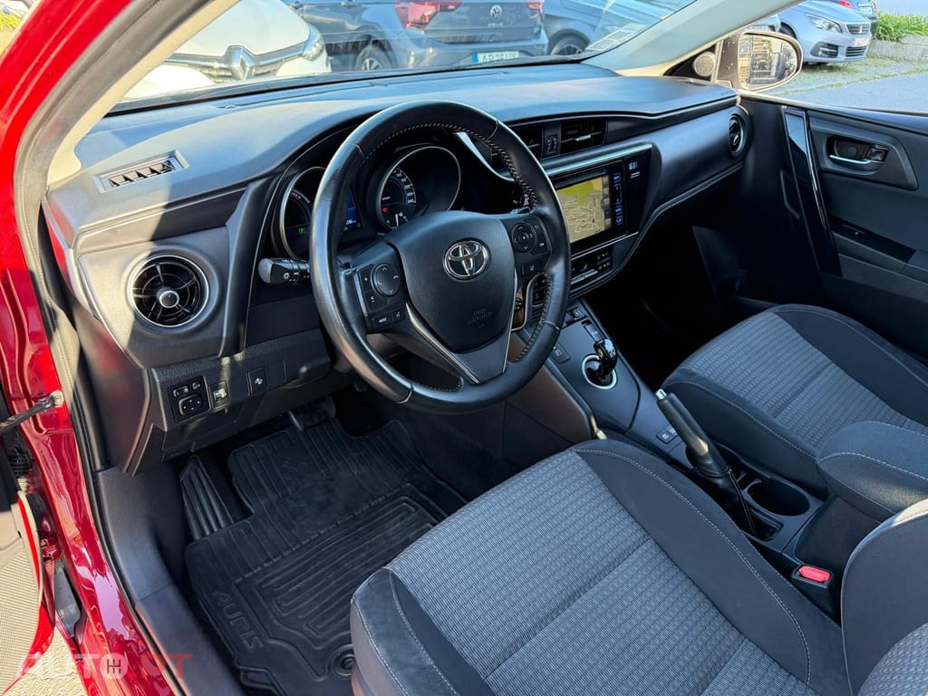 Toyota Auris 1.8 HSD Comfort +P.Sport+Navi