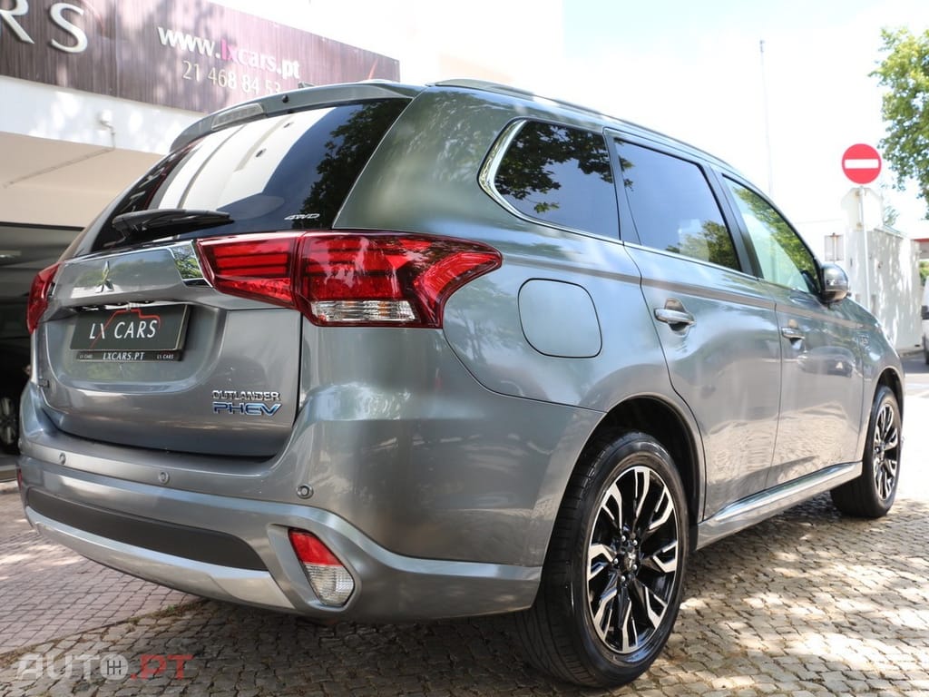 Mitsubishi Outlander 2.0 MIVEC Instyle Navi+