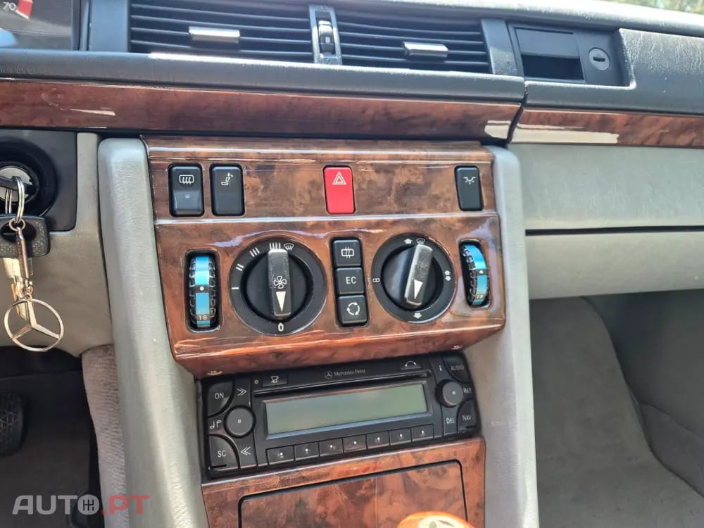 Mercedes-Benz 230 Outro