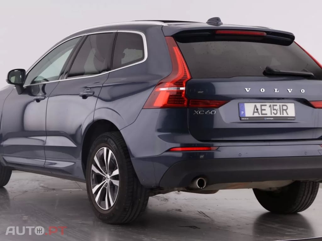 Volvo XC60 2.0 B4 Momentum Plus