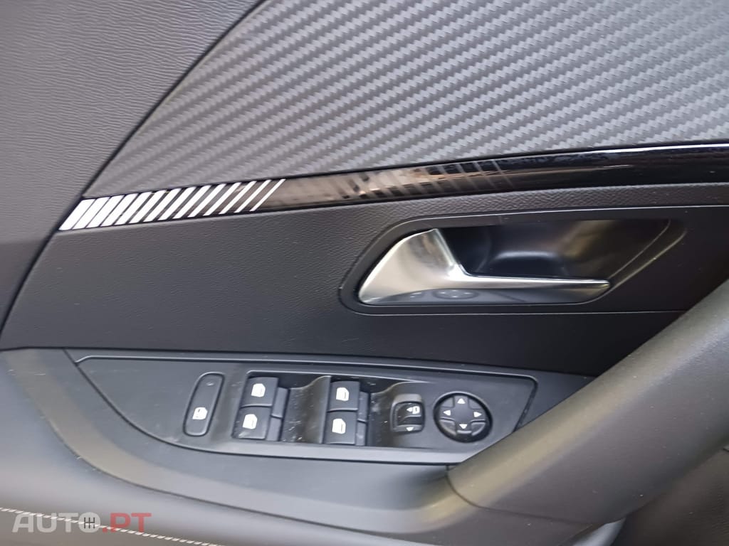 Peugeot 2008 1.2 Hybrid Allure e-DCS6