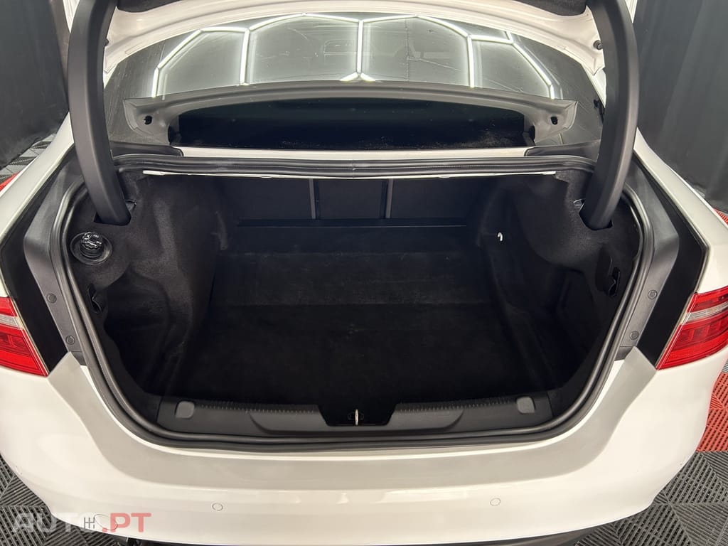 Jaguar XE 2.0 D R-Sport Aut.