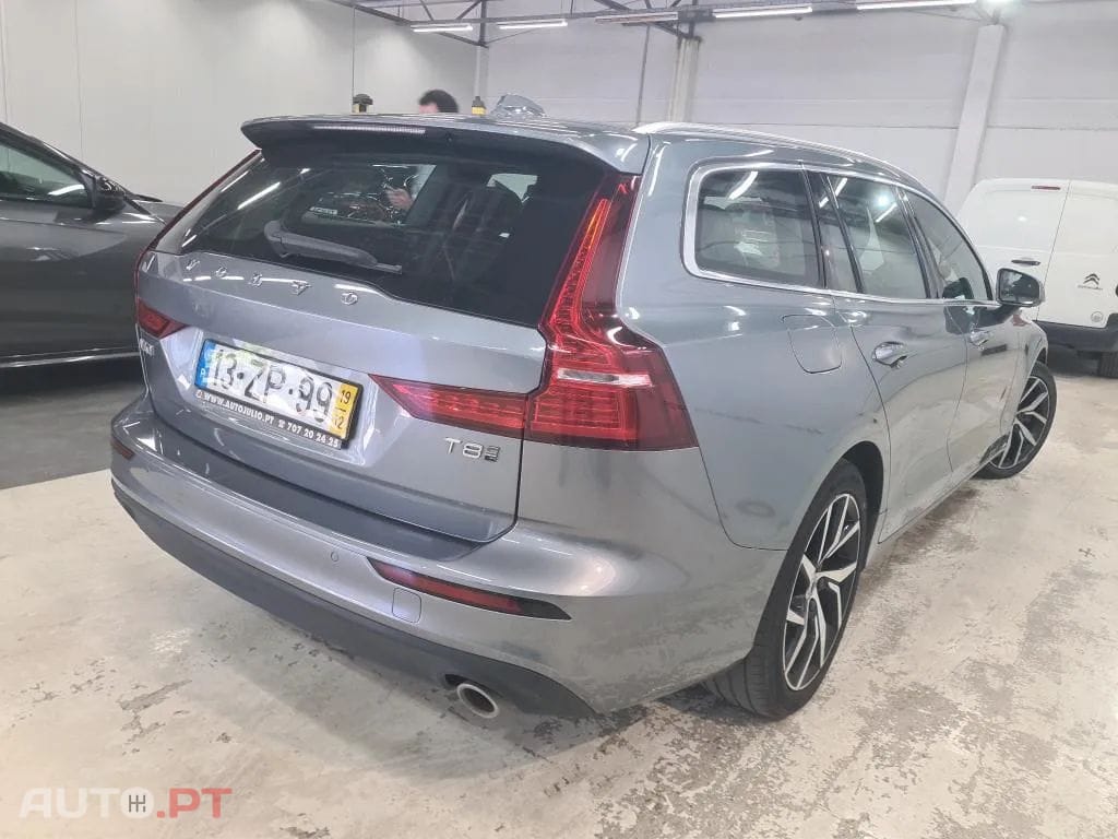 Volvo V60 2.0 T8 AWD TE Momentum Plus