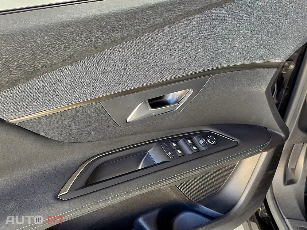 Peugeot 3008 1.6 Hybrid Allure e-EAT8