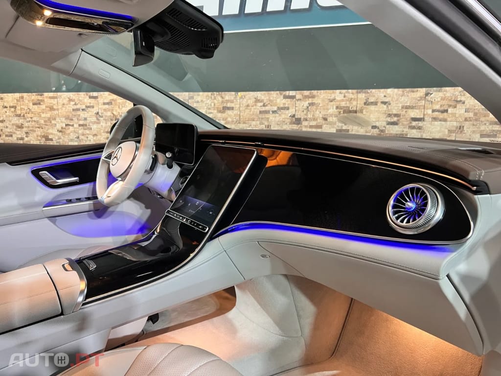 Mercedes-Benz EQE 300 Electric Art
