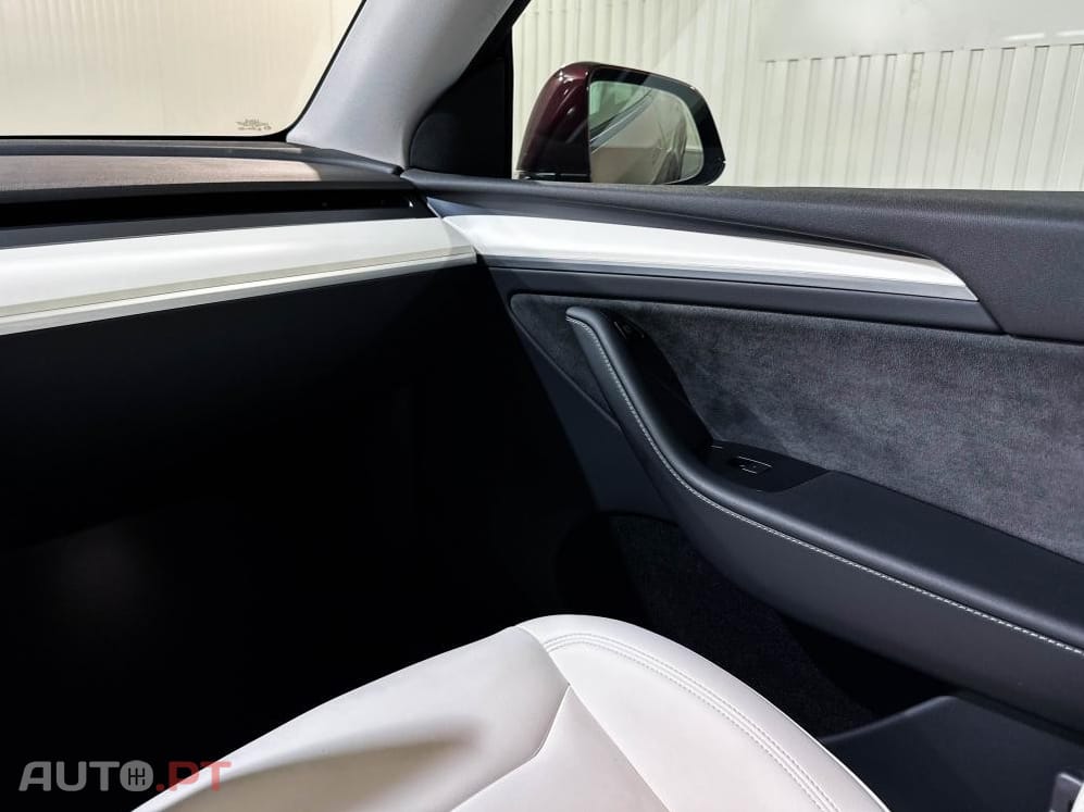 Tesla Model Y Performance Dual Motor AWD