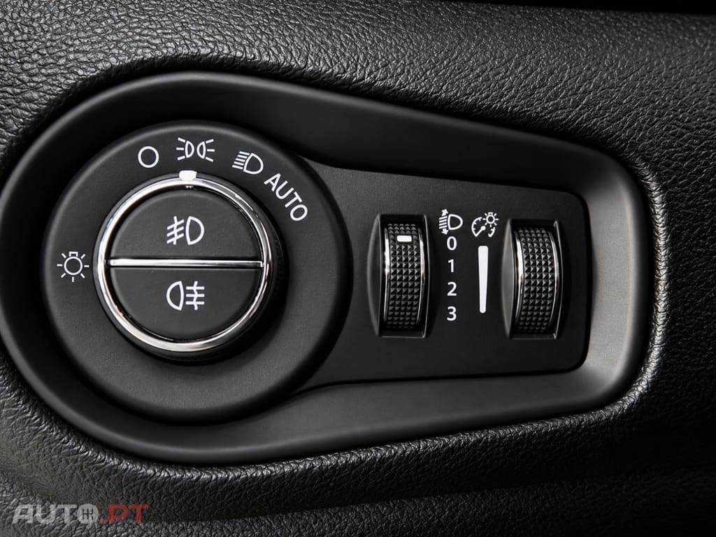 Jeep Renegade 1.3 T Night Eagle DCT