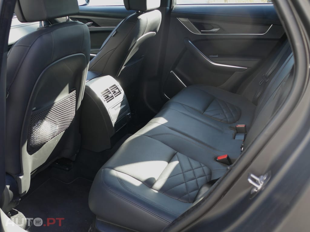 Jaguar F-Pace 2.0 P400e AWD