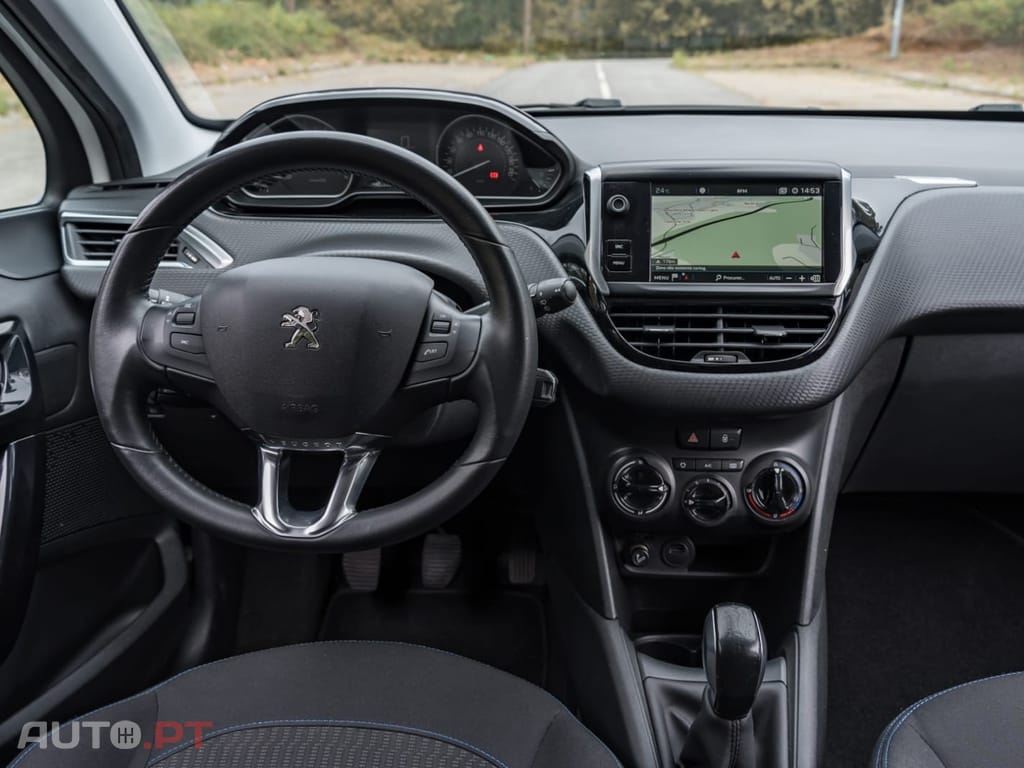 Peugeot 208 1.2 PureTech Signature