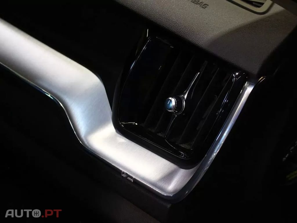 Volvo XC60 2.0 B4 Momentum Plus Geartronic