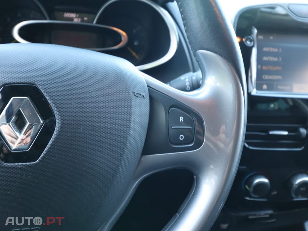 Renault Clio Sport Tourer 1.5 dCi Dynamique S — fotografia 14