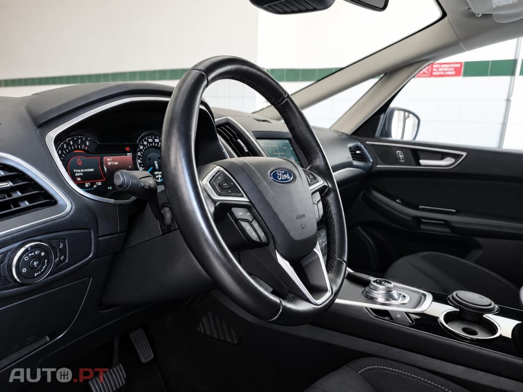 Ford S-Max 2.5 FHEV Titanium