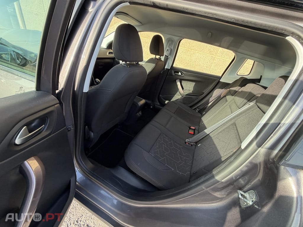 Peugeot 2008 1.6 e-HDi Allure