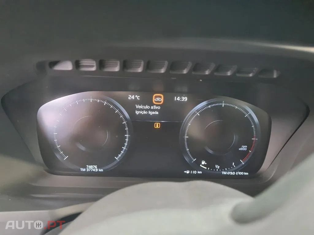 Volvo XC90 2.0 B5 Momentum Plus AWD