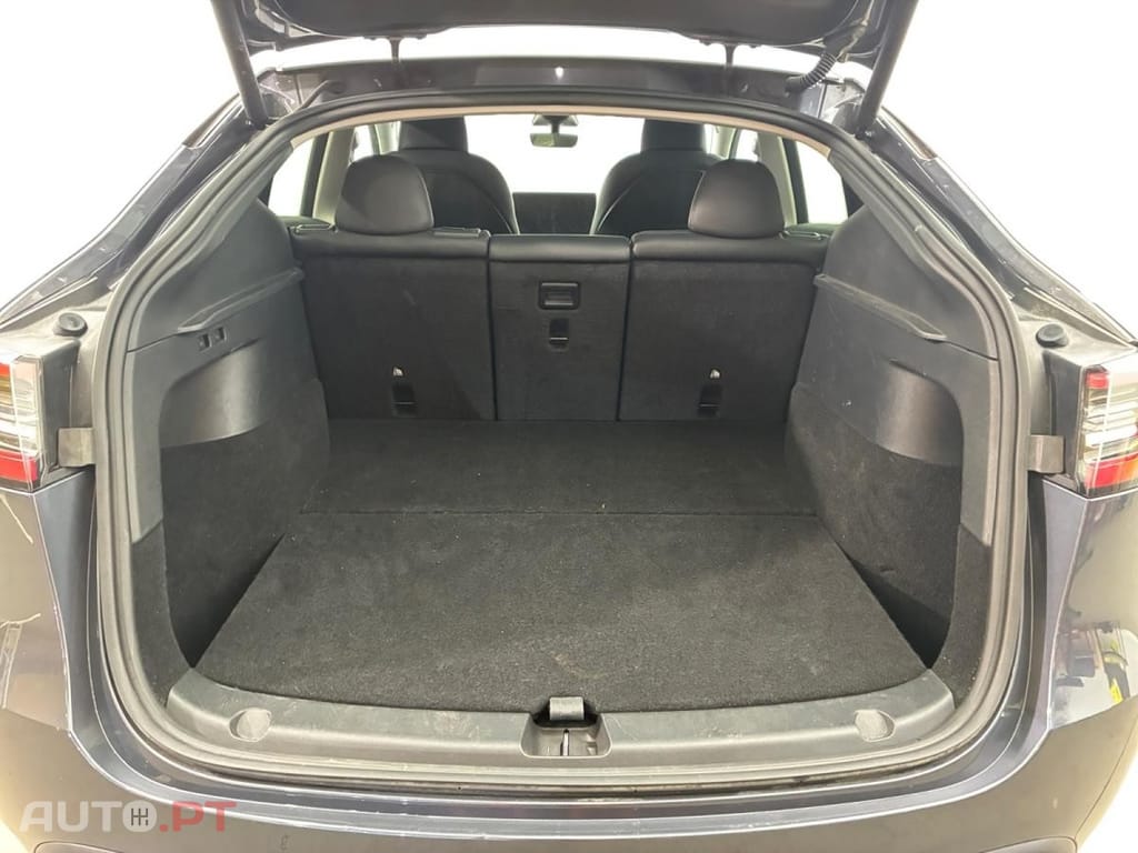 Tesla Model Y Standard RWD