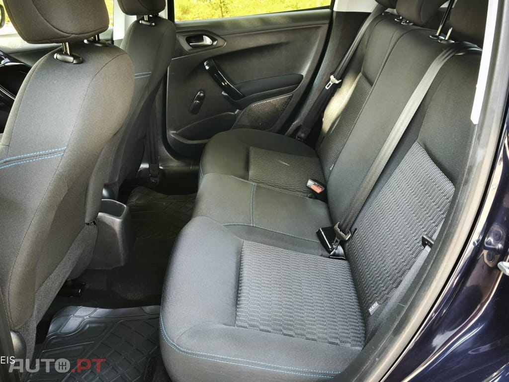 Peugeot 208 PureTech 82 Stop & Start Signature