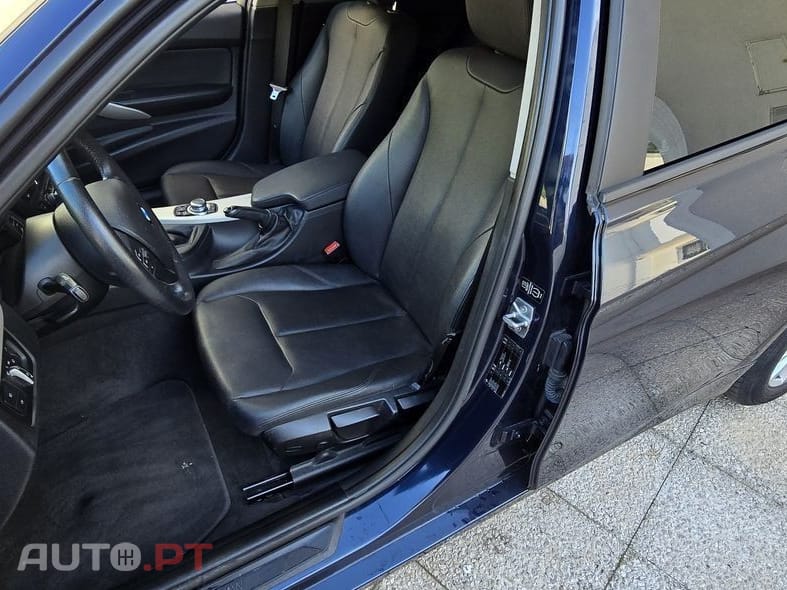 BMW 318 d Touring Blue Performance Luxury Line