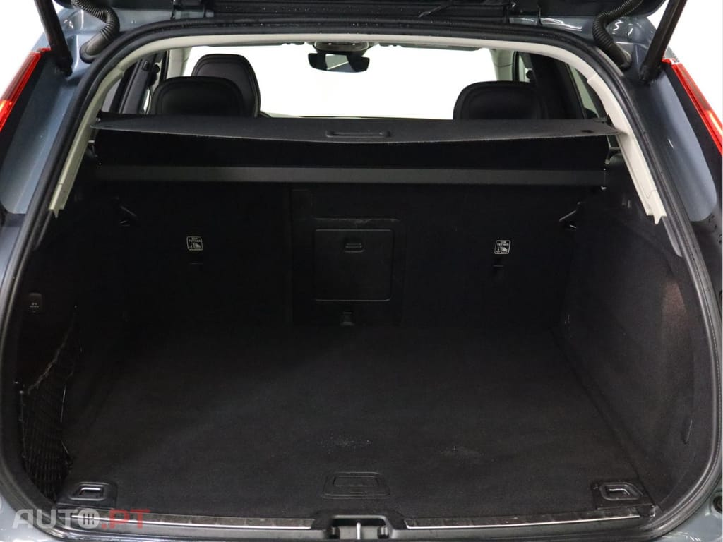 Volvo XC60 2.0 B4  Momentum Plus 