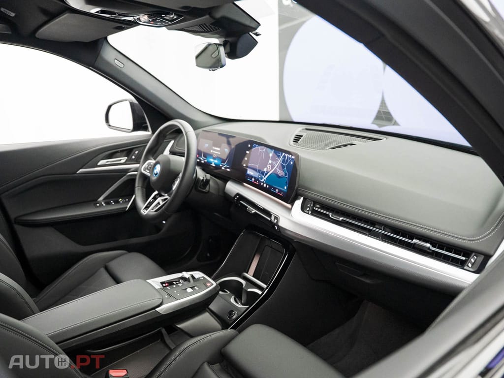 BMW iX1 eDrive20 Pack Desportivo M
