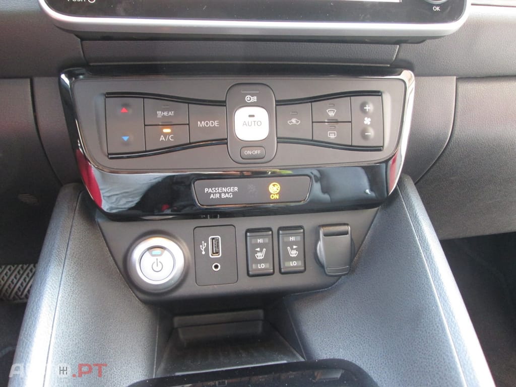 Nissan Leaf Tekna Two Tone
