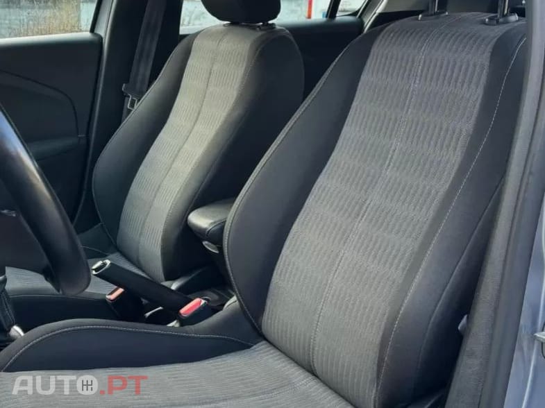 Opel Corsa 1.5 D Edition — fotografia 10