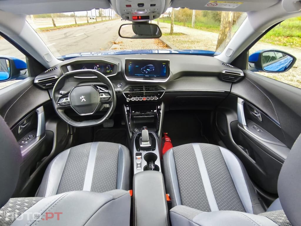 Peugeot E-2008 50 kWh Allure Pack