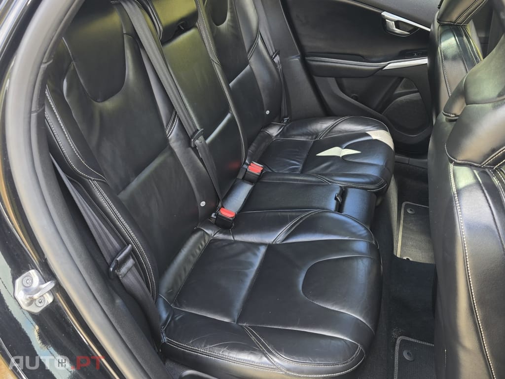 Volvo V40 2.0 D4 R-Design Summum