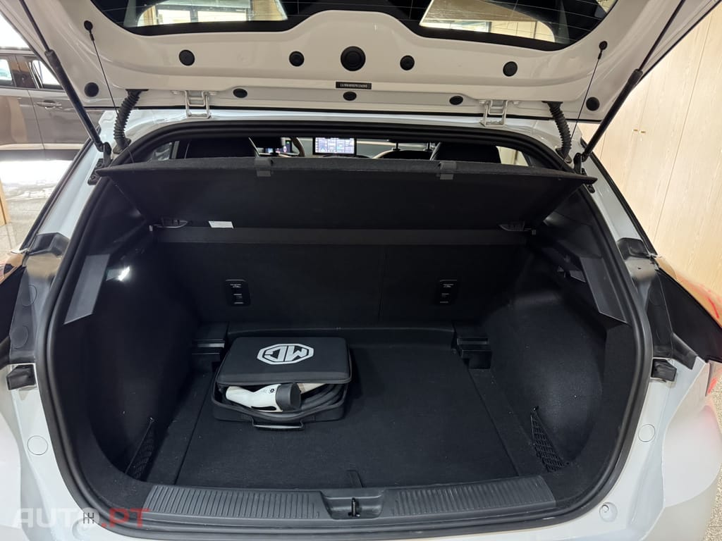 MG MG4 64 kWh Luxury