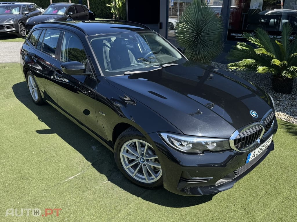 BMW 330 e Touring Auto