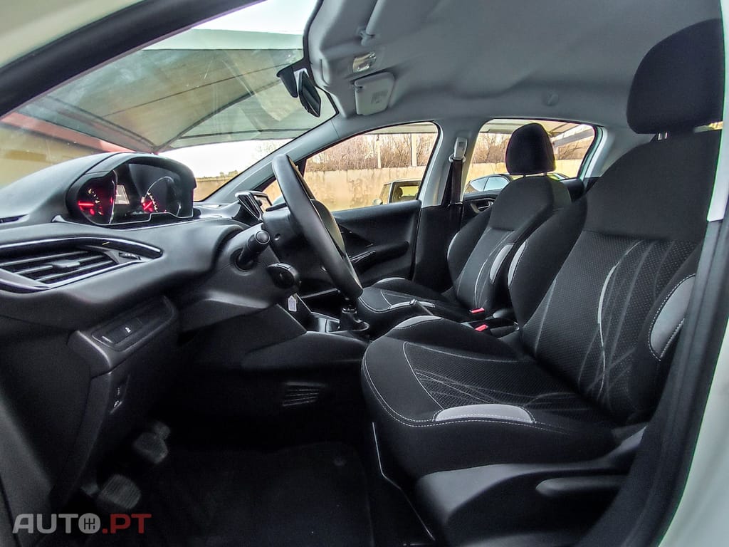 Peugeot 208 VTI ACTIVE