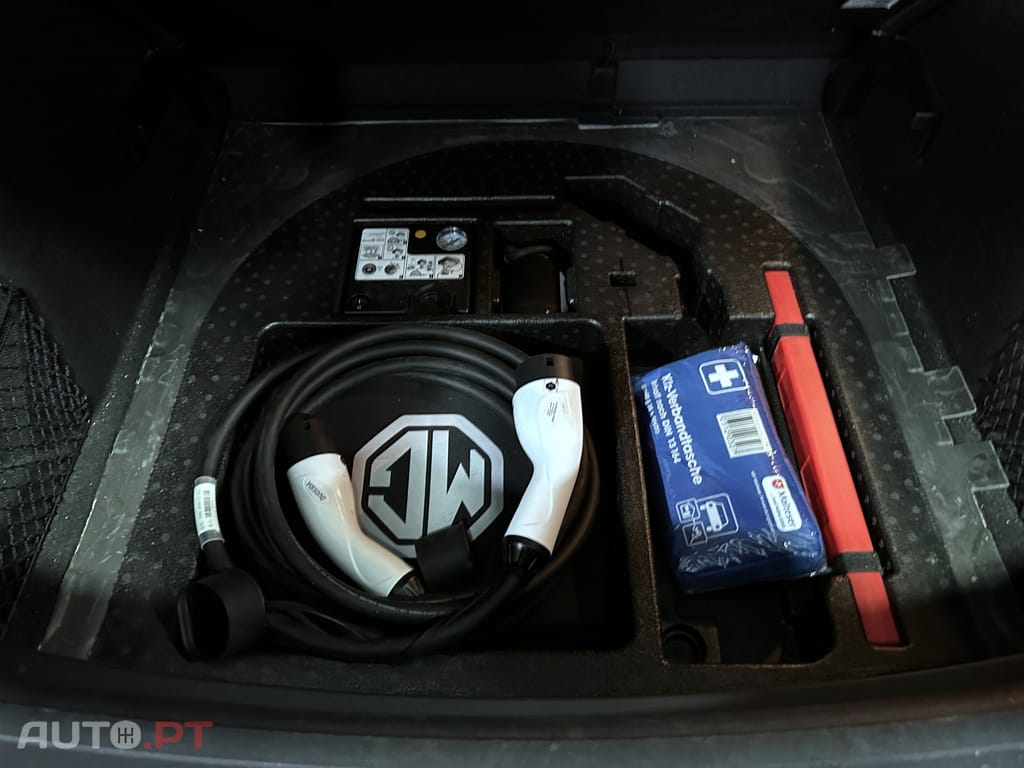 MG ZS Standard Luxury